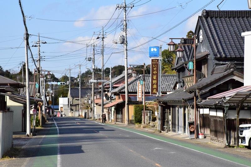 かつて宿場町としてにぎわった通り。今は人通りが少なく閑散としている＝長南町
