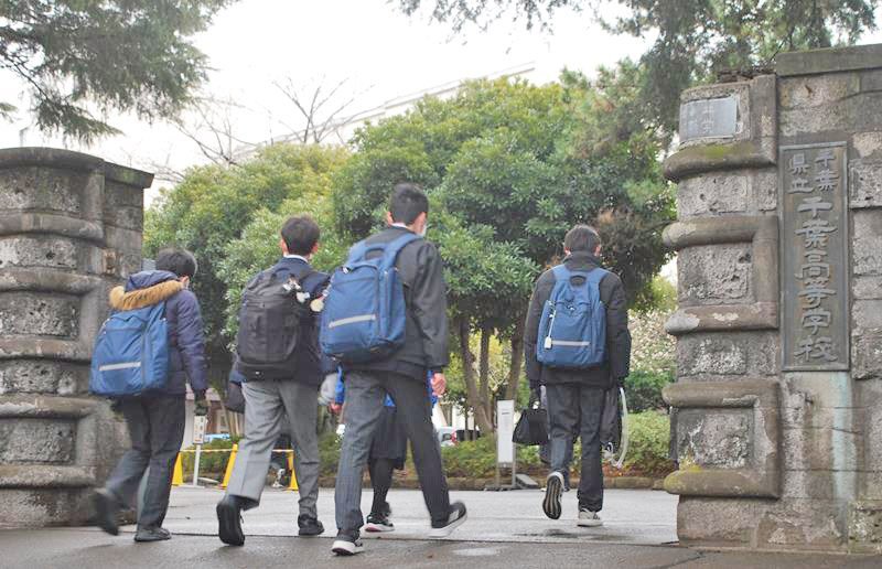 いざ本番、期待と緊張胸に　千葉県内公立高入試スタート　「頑張る」「いつも通りに」　保護者らエール、３月３日合格発表　