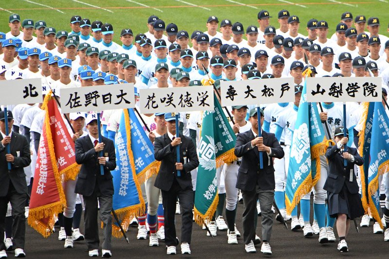 専大松戸ナイン堂々行進　春の選抜高校野球開幕　第３日の２１日、北照（北海道）と初戦