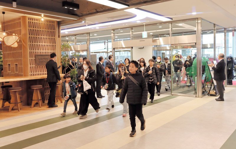 イオンモール津田沼サウス開業、駅前の新拠点に　３千人が列　習志野