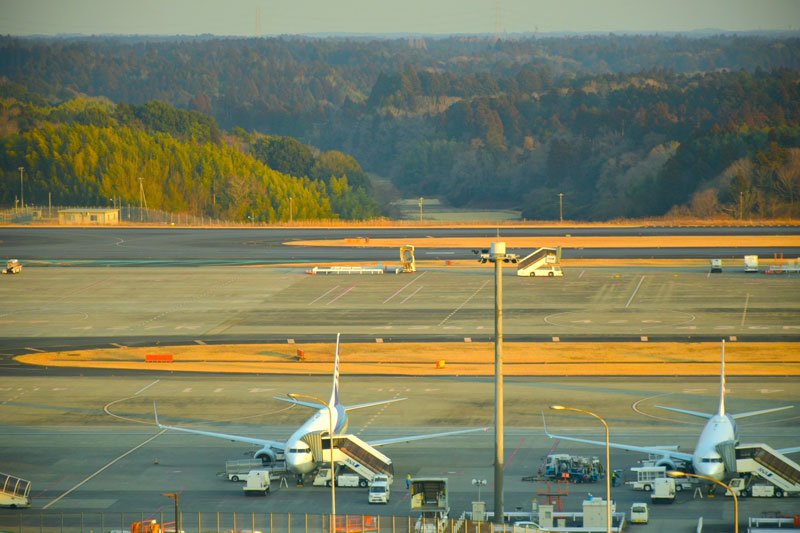 成田空港のＣ滑走路が新設される予定の用地（奥）＝昨年１月