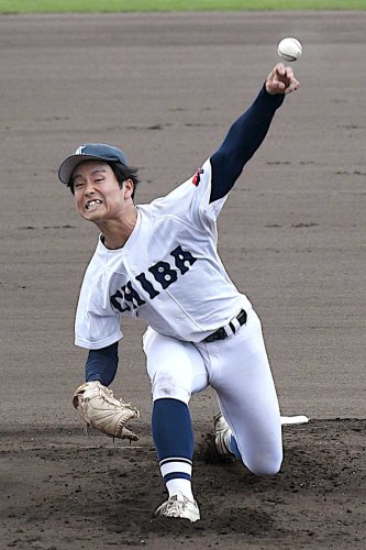 東京学館戦に先発した県千葉・加賀谷