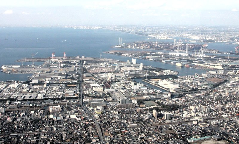 東京湾沿岸部に広がる京葉臨海工業地帯＝２０２４年１２月
