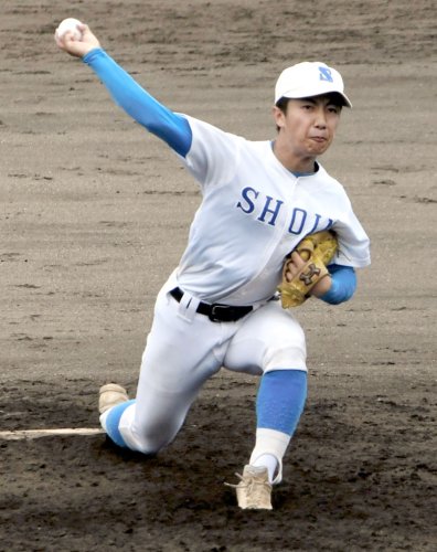 ６回を１安打無失点に抑えた八千代松陰・斉藤涼＝青葉の森