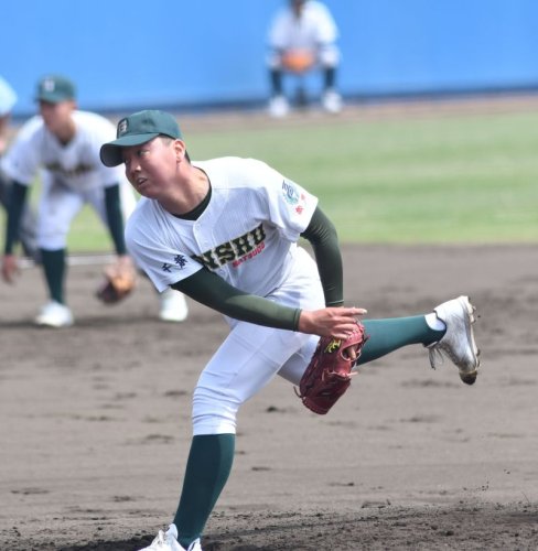 東京学館浦安戦で２番手で登板した専大松戸・小俣＝県総合ＳＣ