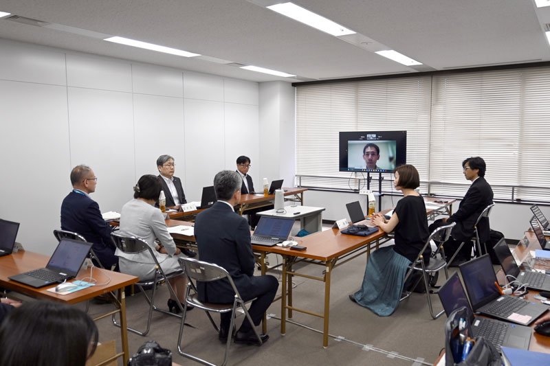 県庁で行われた公文書管理条例の制定に関する検討会議＝１５日、県庁