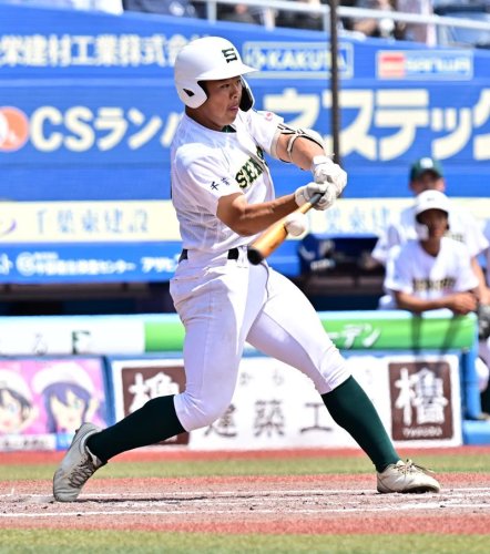２回裏専大松戸２死二塁、吉田が右前に先制打を放つ