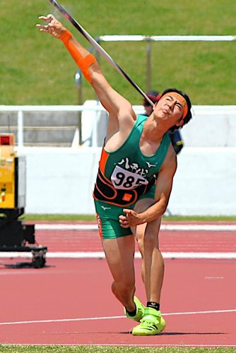 男子やり投げを制した八千代・鈴丸悠＝県総合ＳＣ
