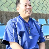 「シドニー五輪出場や都市対抗優勝のときに母校が垂れ幕をつくってくれたのがうれしかった」と話すＮＴＴ東日本監督の飯塚智広＝船橋市