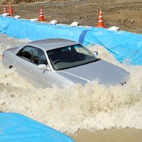 水深６０センチ走行不能！　ＪＡＦ千葉　冠水道路「必ず迂回を」