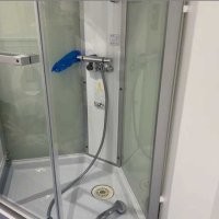 市長室に設置されたシャワーユニット。写真は建設中（市川市提供）