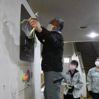 改修工事の一部は、小出市長や職員が行った
