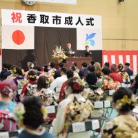 コロナで延期の成人式ようやく開催　香取の新成人、地元で新たなスタート　感染防止で事前にＰＣＲ検査も