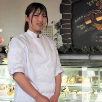 こだわりカヌレで笑顔に　木更津に専門店、店長務める　植草陽さん（２０）　【ひと模様】