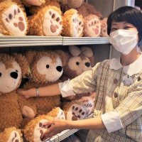 変わらぬゲストの笑顔　伸び悩みもにぎわい徐々に　ＴＤＳ開園からキャストを務める石森亜依さん　東京ディズニーシー２０周年