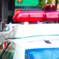 交通誘導中、軽トラにはねられ死亡　運転手「逆光で見えなかった」　南房総