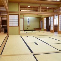 日本文化を学べる広い茶室