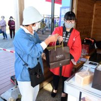感謝込め大収穫祭　花や食パンなど販売　道の駅多古７日まで