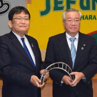 小中台小に遊具　千葉市長へ報告　若葉区の会社社長
