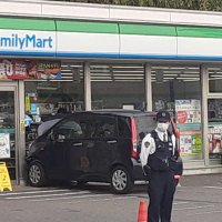 【速報　動画あり】コンビニに車突っ込む　未就学の女児含む４人搬送　千葉市　アクセルとブレーキ踏み間違えたか