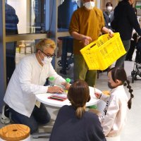モノとモノで「キメラ家具」　千葉市美術館子どもアトリエ　使い道自由に発想