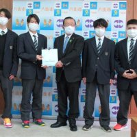 交通安全に活用を　八街高生、木工品の売上金を市に寄付
