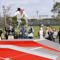 四十住選手がスケボー教室　「スケートパーク」オープン記念、小学生に技伝授　千葉市