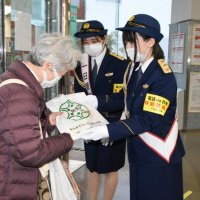 銀行職員が一日署長　被害頻発、注意呼び掛け　千葉西署
