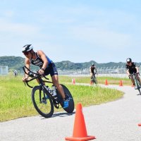 海、基地舞台８６０人駆ける　３年ぶりタテトラ　五輪選手ら盛り上げ