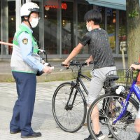 イヤホン、酒酔い運転…　自転車の利用　違反後絶たず　５月一斉取り締まり　千葉県警、赤切符７００人増