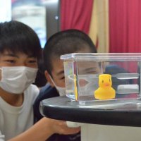 蜃気楼実験で観察　千葉県博研究員が指導　九十九里・豊海小６年