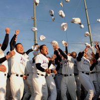 第８０回選抜高校野球大会へ出場が決まり喜ぶ安房ナイン＝2008年1月