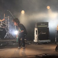 最終公開オーディションで演奏する千葉ゆかりのバンド＝１８日、千葉市中央区