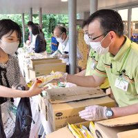 コロナ禍の学生支援　コープみらいと千葉大　千葉県産米と食品を無償提供