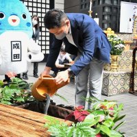 土用の丑の日前に　うなぎ供養、命へ感謝込め　成田山参道