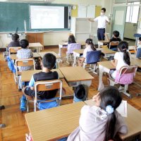 新型コロナ拡大の中、各地で終業式　校長「感染対策し、楽しい夏休みを」　千葉・柏