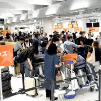 成田空港　コロナ急増不安残る出発　人気海外路線２年ぶり再開