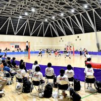 敬愛学園高に新体育館　冷暖房完備　記念試合で完成祝う