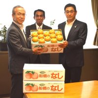 船橋産・旬の梨、寄贈　福祉施設に「豊水」５７０キロ　果樹園芸組合とＪＡいちかわ
