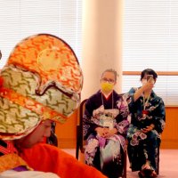 和服姿で雅楽味わう　市川・千葉商大　招待の海外学生