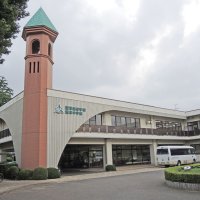 高校と一貫教育が行われている麗澤中学校の校舎
