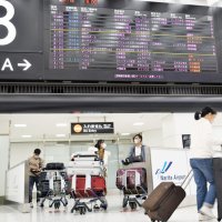 訪日個人旅行の解禁や入国者数の上限撤廃など水際対策が緩和された成田空港＝１１日午前８時ごろ、成田市
