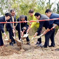 鴨川から“桜の波”を　住民ら植樹、森田前知事も参加「心はいつまでも千葉を…」