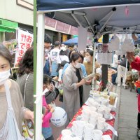 出店やステージ　思い思いに満喫　市川で「いちフェス」