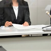 「夫はなぜ自ら命を絶ったのか」　市教委勤務の男性自殺　妻、佐倉市を提訴　教育長が連日叱責、長時間外労働か