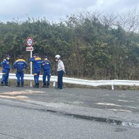 ４人が死傷した事故現場＝２９日午前８時４５分ごろ、富津市