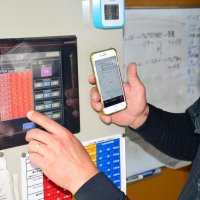 生育環境を数値化して制御。スマートフォンで時間ごとの変動をグラフ化して見ることもできる
