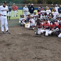 長嶋茂雄少年野球教室、４年ぶり開催　Ｇ戦士が熱血指導　「名誉監督、来年は待ってます」横断幕でエール　　佐倉