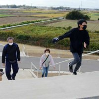 避難経路歩き展示会で学び　山武で津波避難訓練
