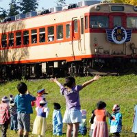 お疲れさま、昭和の車両　最後のキハ５８系「キハ２８」　定期運行から引退　ファンに見送られ…　千葉・いすみ鉄道
